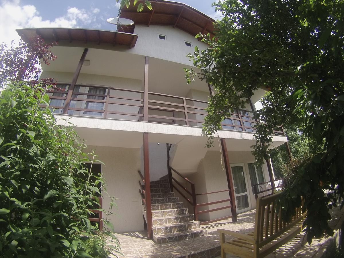 Guest House Leto Dolinka Exteriör bild