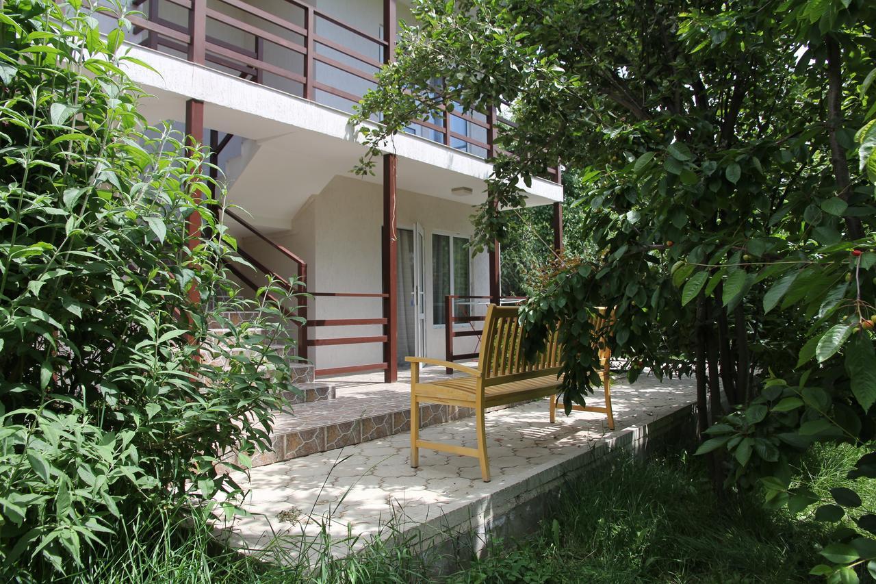 Guest House Leto Dolinka Exteriör bild