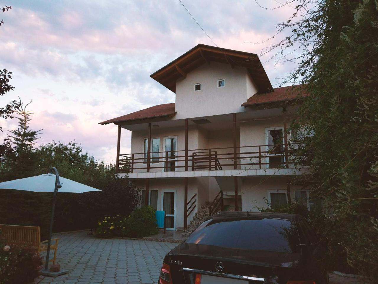 Guest House Leto Dolinka Exteriör bild